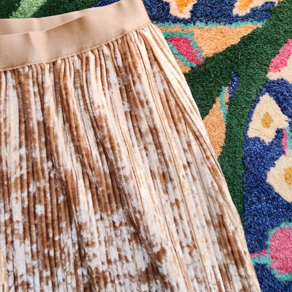 Beyond Yoga Uptown pleated midi skirt -M *NWT* - Picture 2 of 5